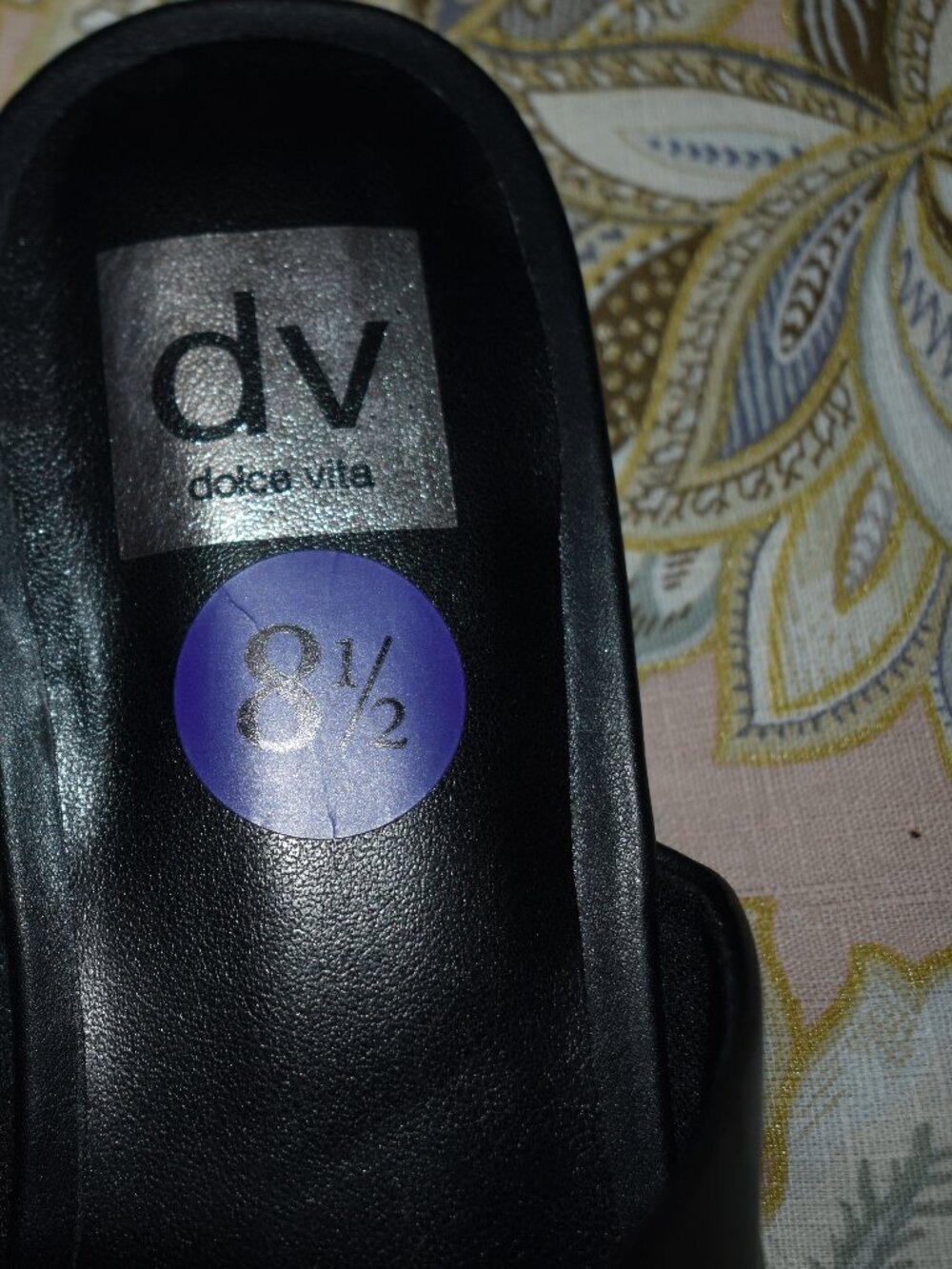 shoes - Picture 4 of 5